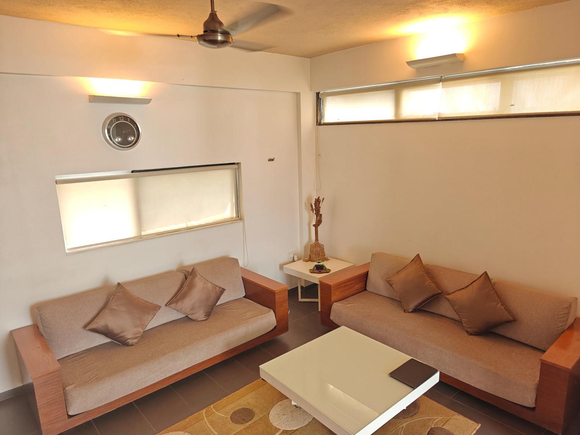 Chandralok Service Apartments 戈尔哈布尔 外观 照片